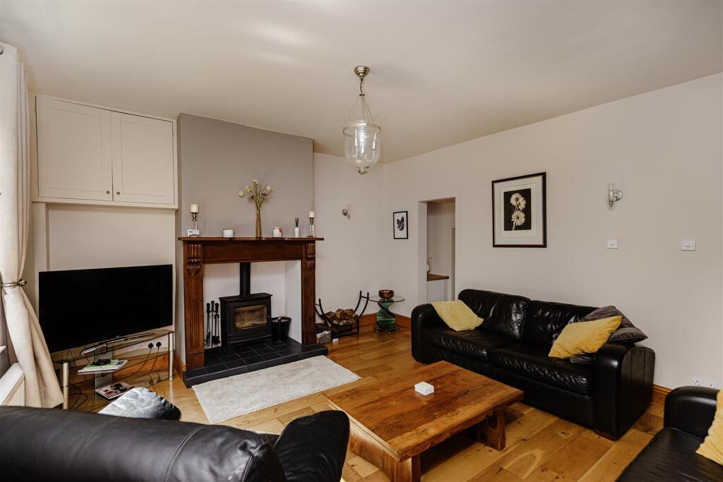 House in Halifax - View 5