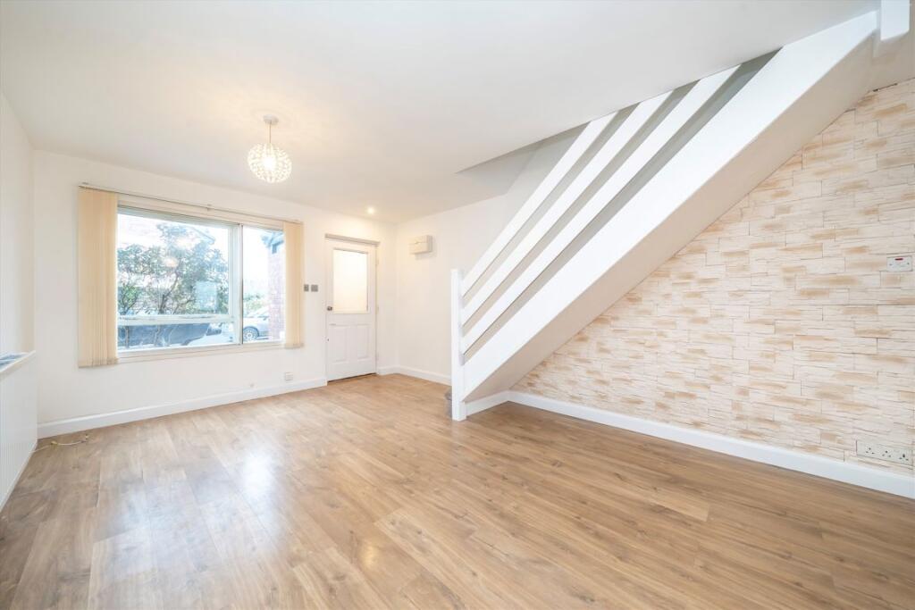 House in London, Worton - More