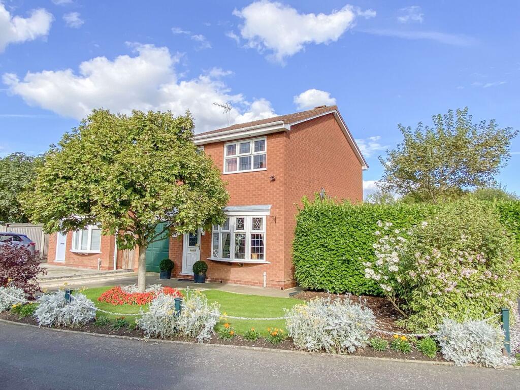 3-bed detached on Abbeyfield Road, Wolverhampton, £260,000