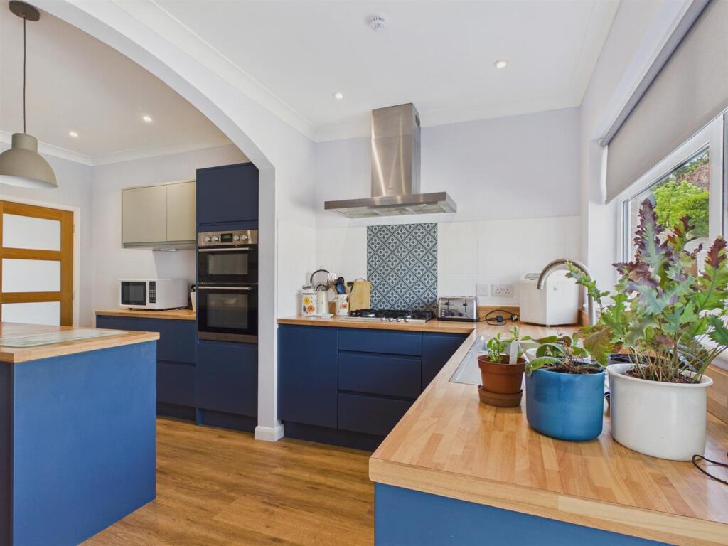 House in Worcester - View 4