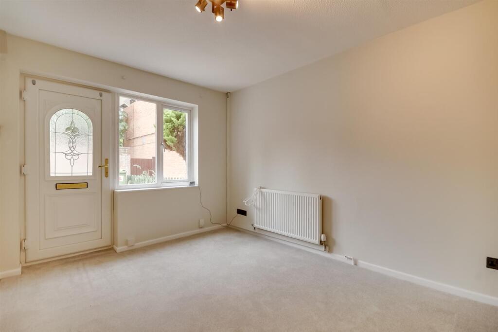 House in Gloucester - View 3