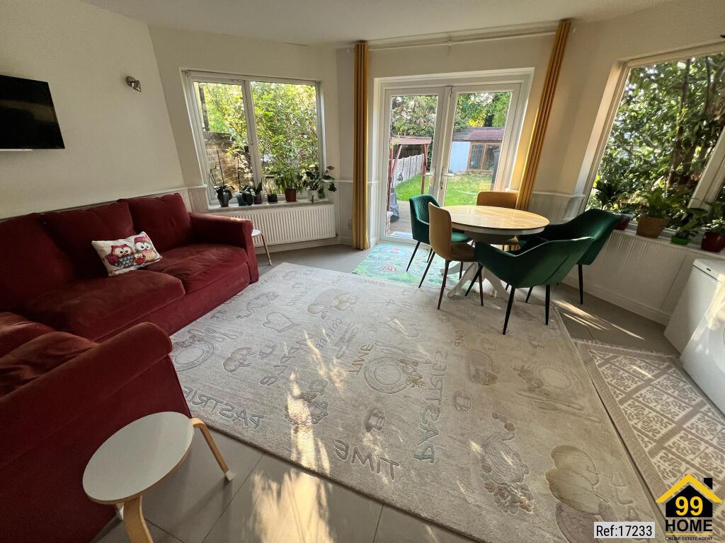 House in Sutton - View 2