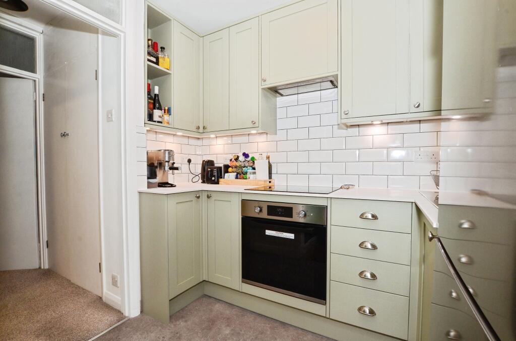 St. Peters Close, Bushey, WD23 photo 3