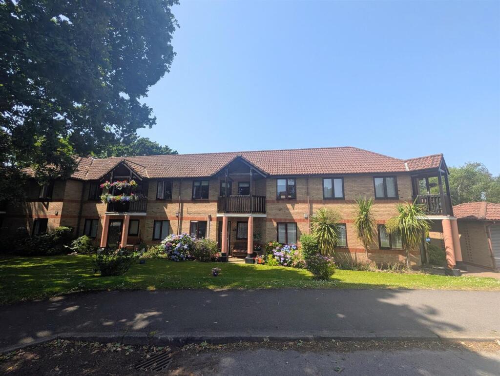 Main image of property: Flat 9 Linden Court, Park Gate