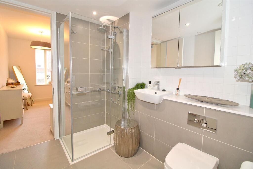 Sutton Park Road, Seaford photo 5