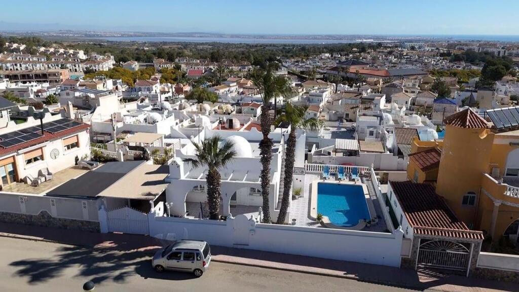 Main image of property: Valencia, Alicante, Villamartin