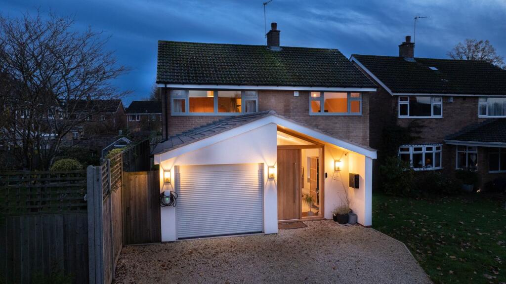 Main image of property: Bromley Close, Kenilworth, CV8