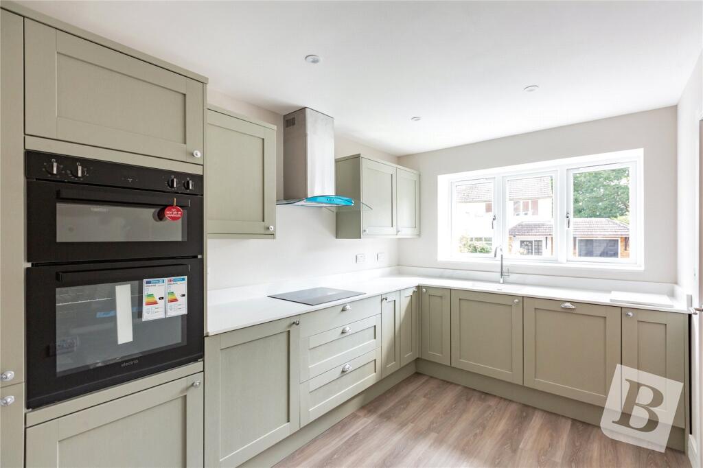 Queenswood Avenue, Hutton, Brentwood, Essex, CM13 photo 3