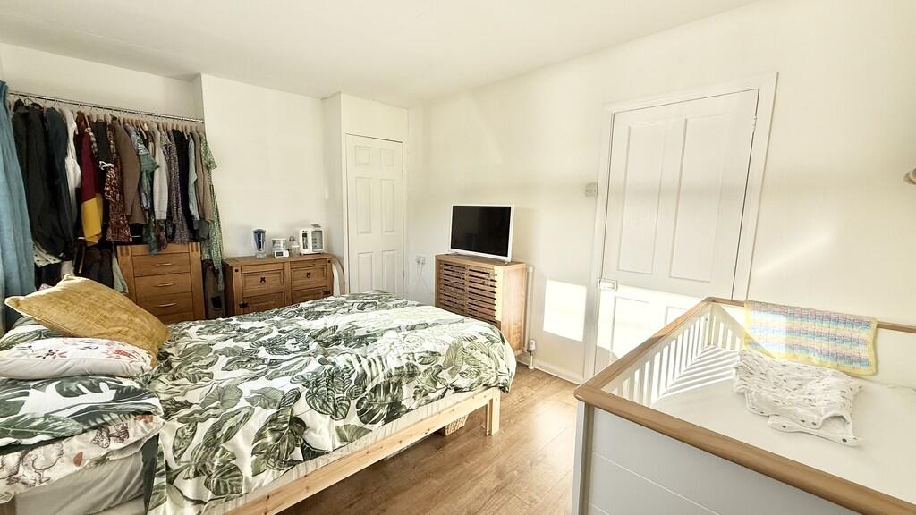 House in Westbury, Leigh Park - More