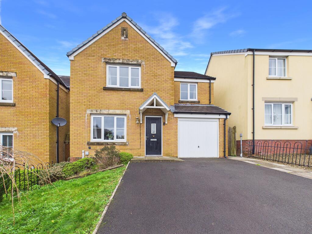 4-bed detached on Gatehouse View, Pembroke, SA71, £260,000
