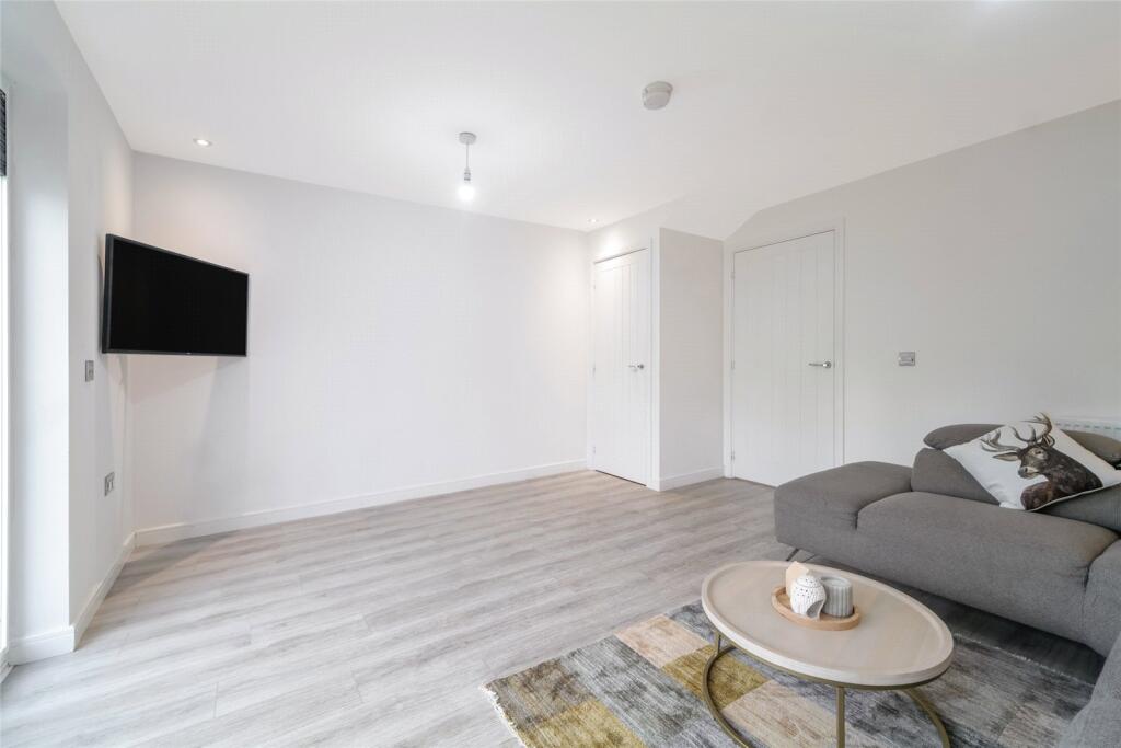 Skylark Gardens, Cambuslang, Glasgow, South Lanarkshire, G72 - More