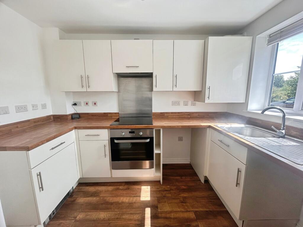 House in Wolverhampton, West Midlands - More