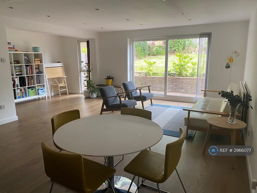 House in Croydon - View 3