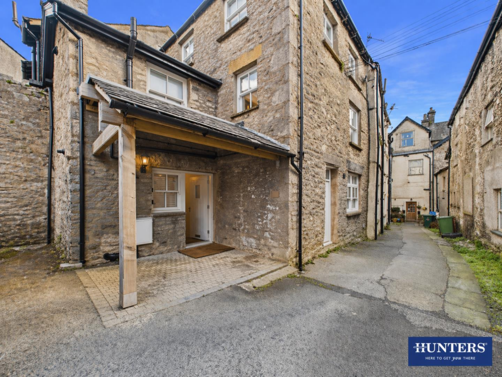 Main image of property: Gillinggate, Kendal