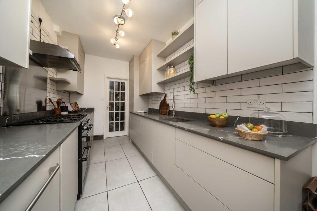 House in London - View 3