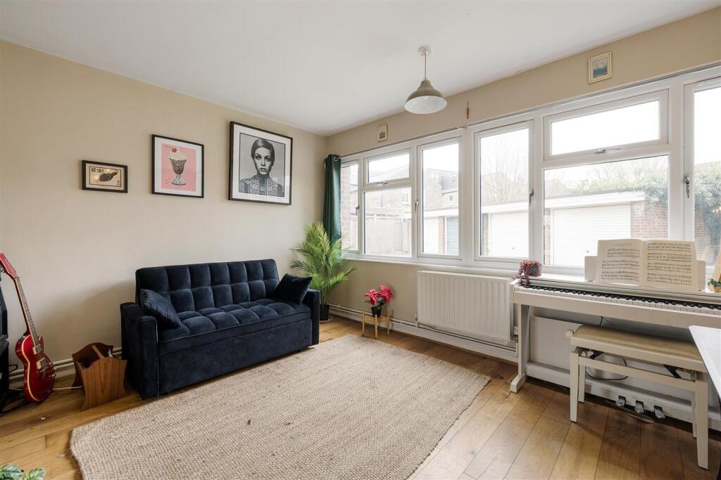 Apartment in London, Leytonstone - View 2