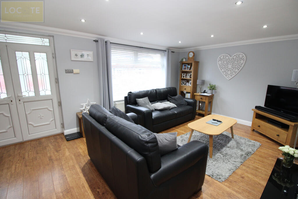 Mount Drive, Urmston, – pohled 2
