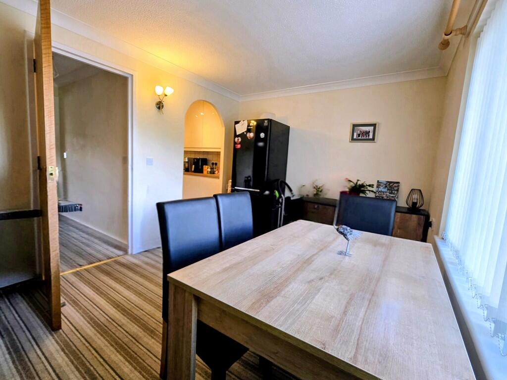 Apartment in Stroud, Cainscross - More