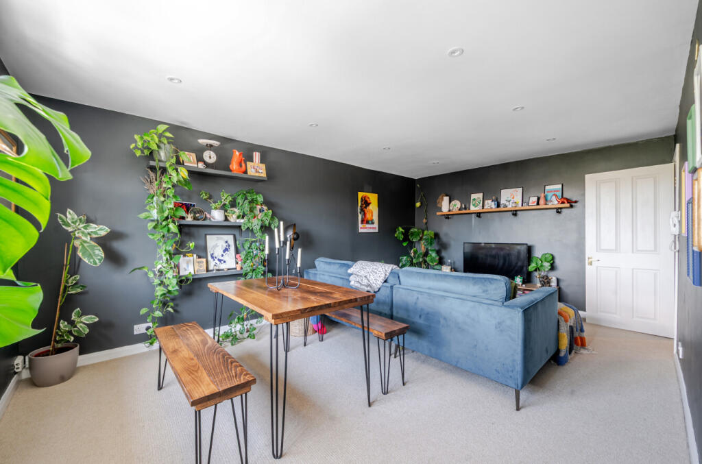 Apartment in Worthing, West Sussex - View 4