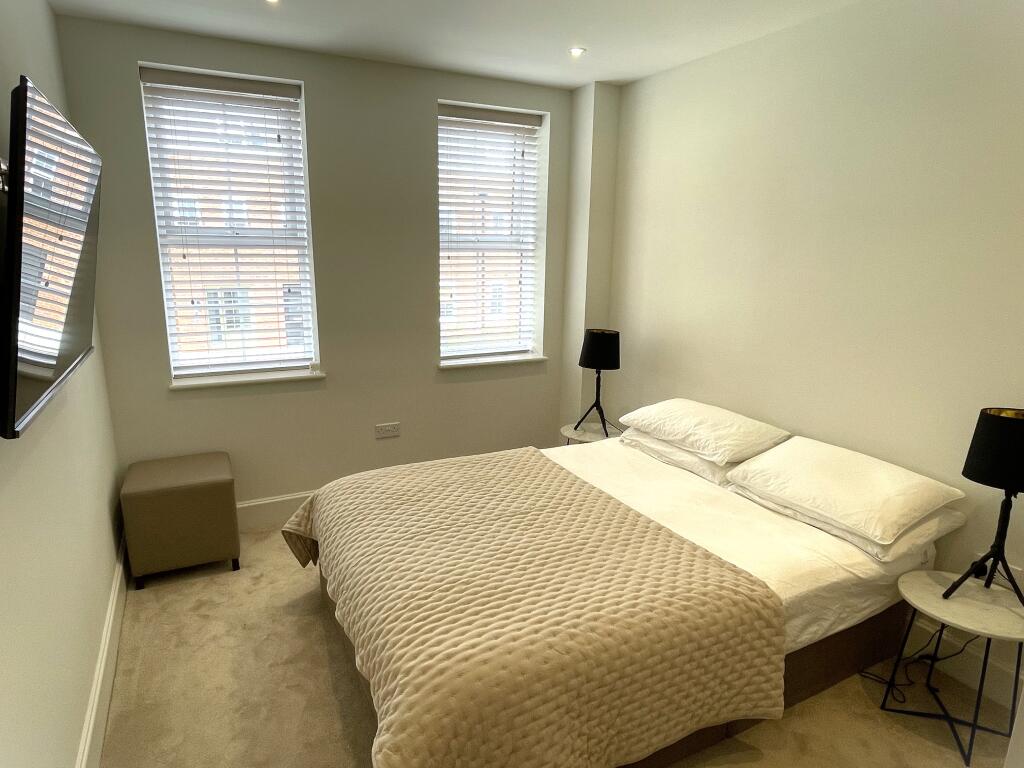 Apartment in Weybridge - More
