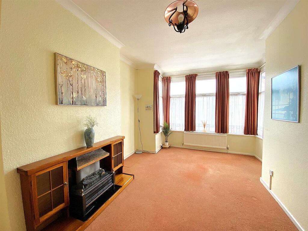Apartment in Bexhill-on-Sea, Central - View 2