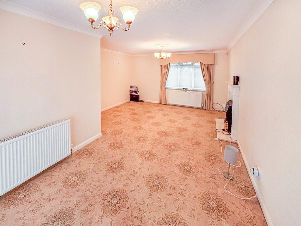 House in Huddersfield, Kitchenroyd, Skelmanthorpe - View 2