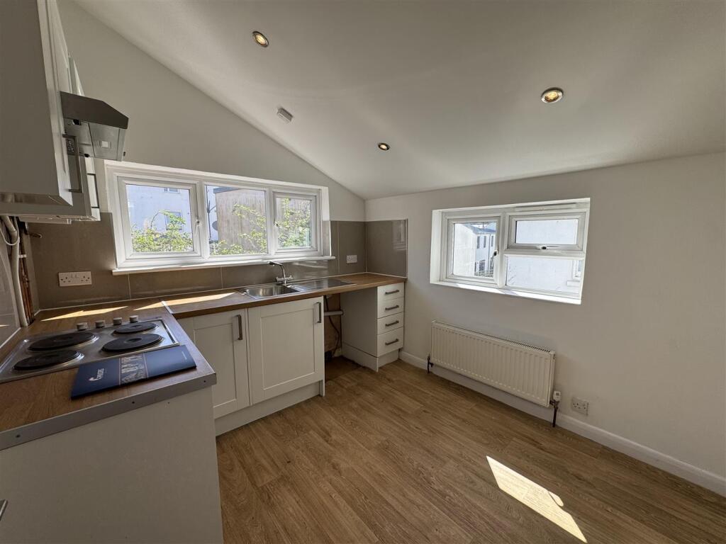 Apartment in Hove, Aldrington - View 4