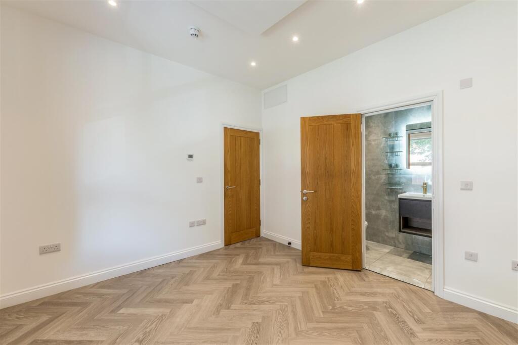 Apartment in Brighton - View 4