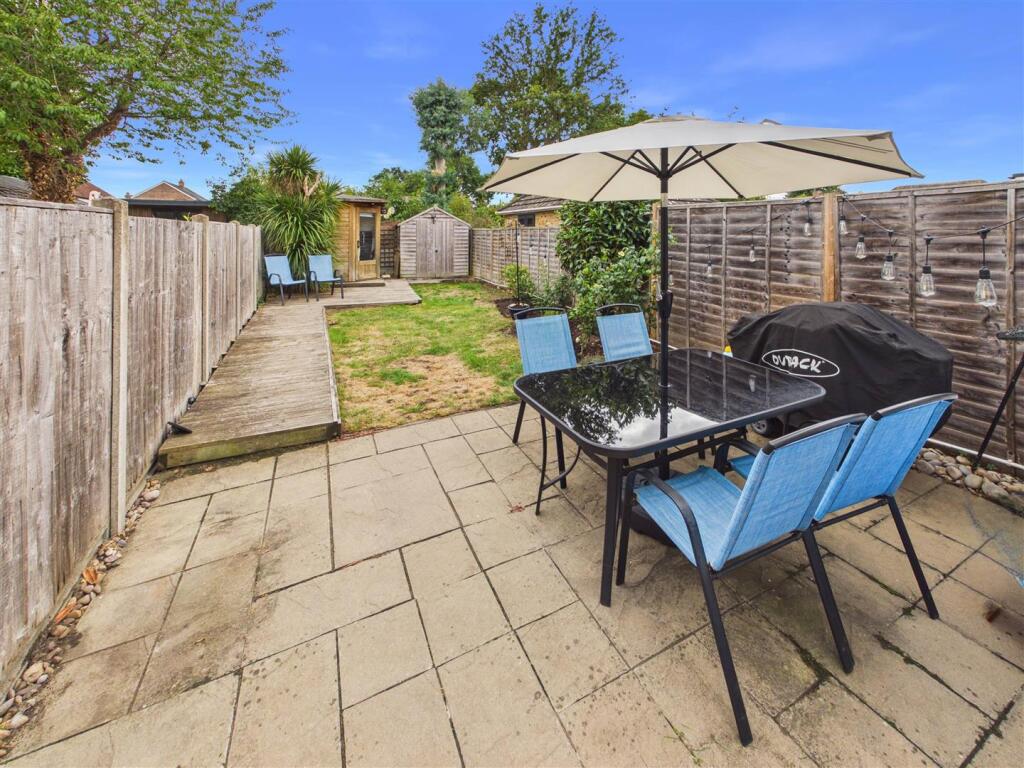 House in Kingston upon Thames - More