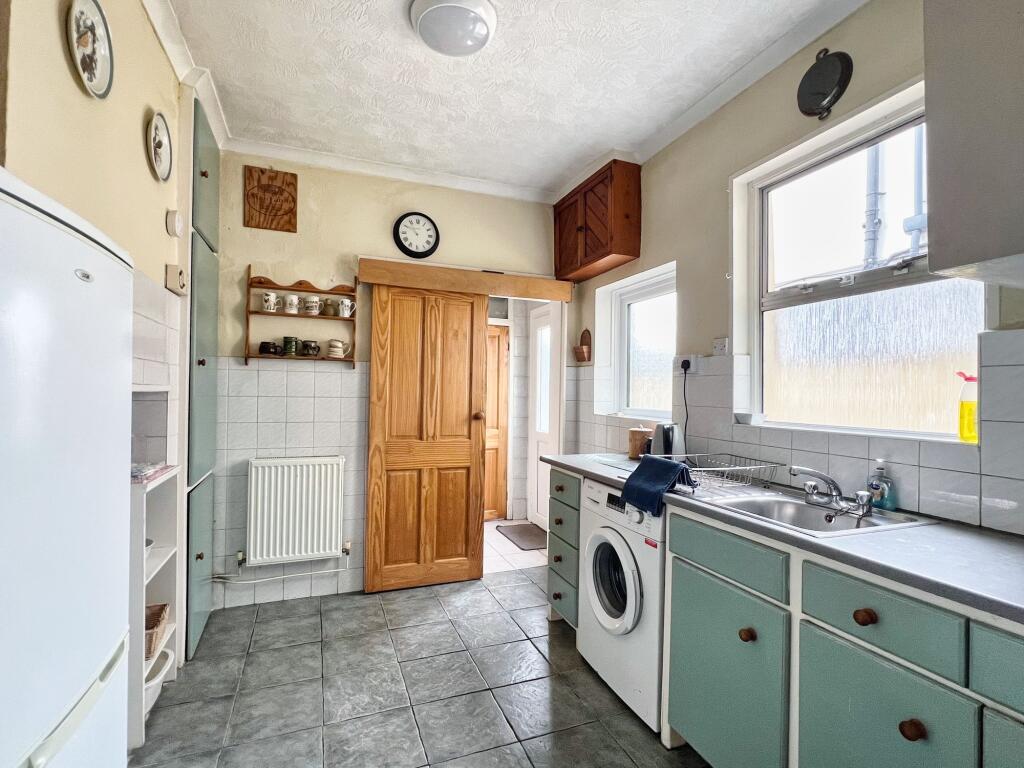 Phyllis Avenue, Bridgend, CF31 photo 4