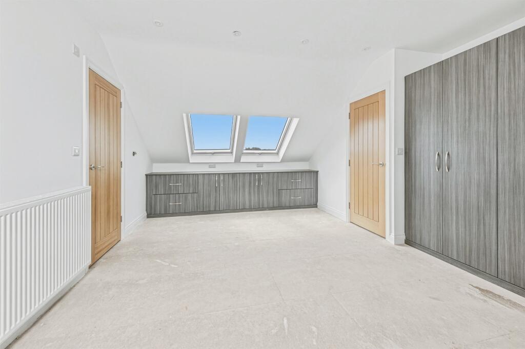 House in Kirklees, Firthcliffe - More