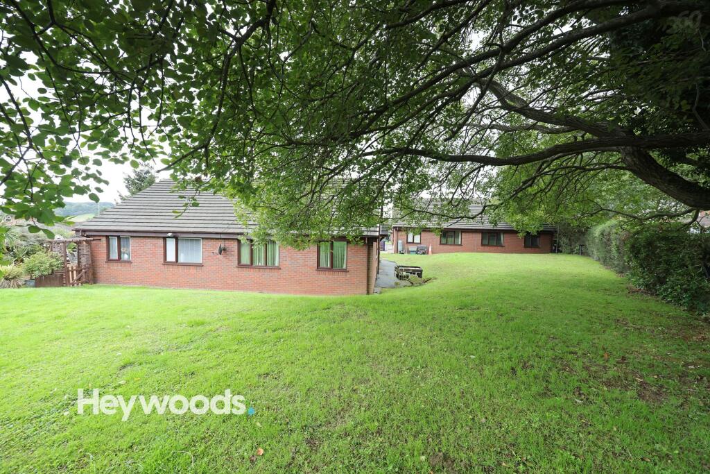 House in Stoke-on-Trent - View 4