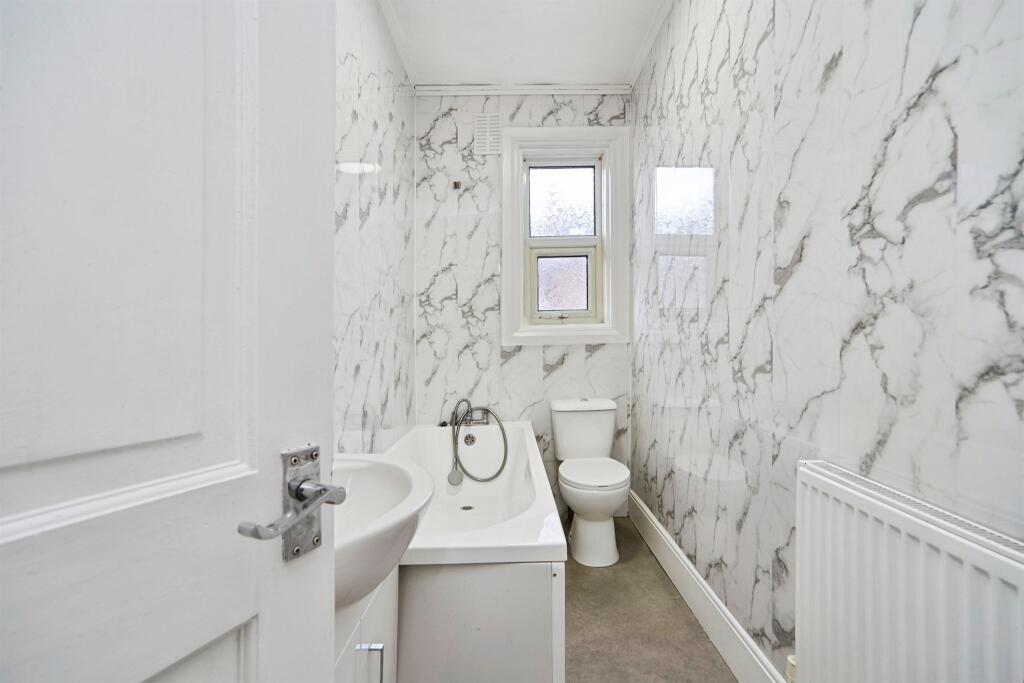 House in Leeds, West Yorkshire - View 4