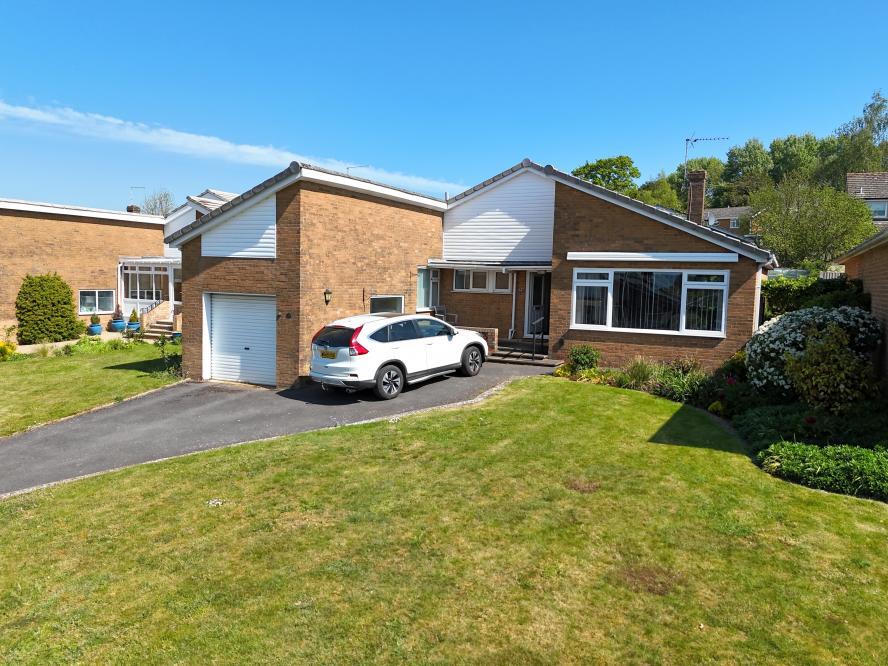 3-bed detached on Lacy Drive, Wimborne, BH21 1DG, £580,000