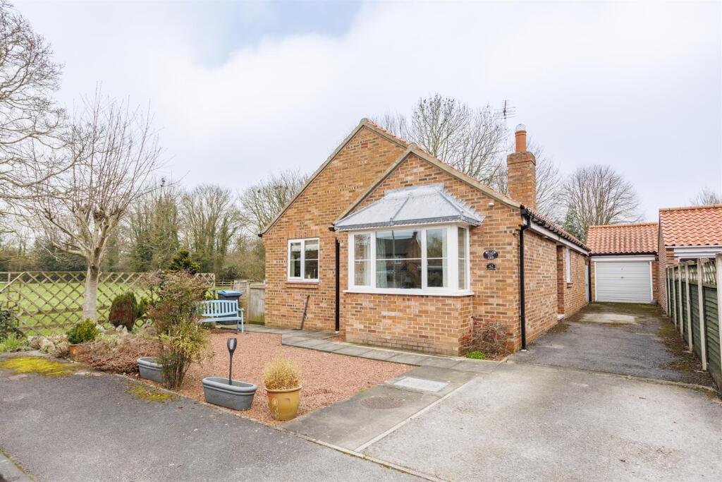 Main image of property: Moorfieds, Raskelf