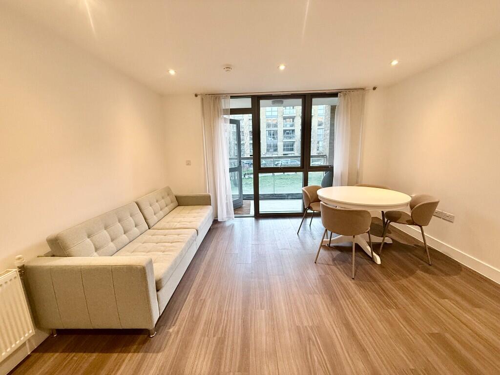 Main image of property: Arlington Avenue, London, N1