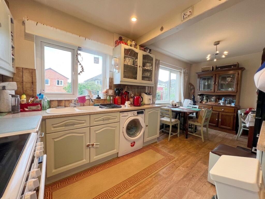 House in Huddersfield, Moldgreen - View 5