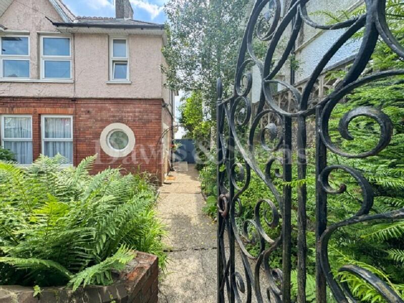 Dewsland Park Road, Newport. NP20 4EF photo 2