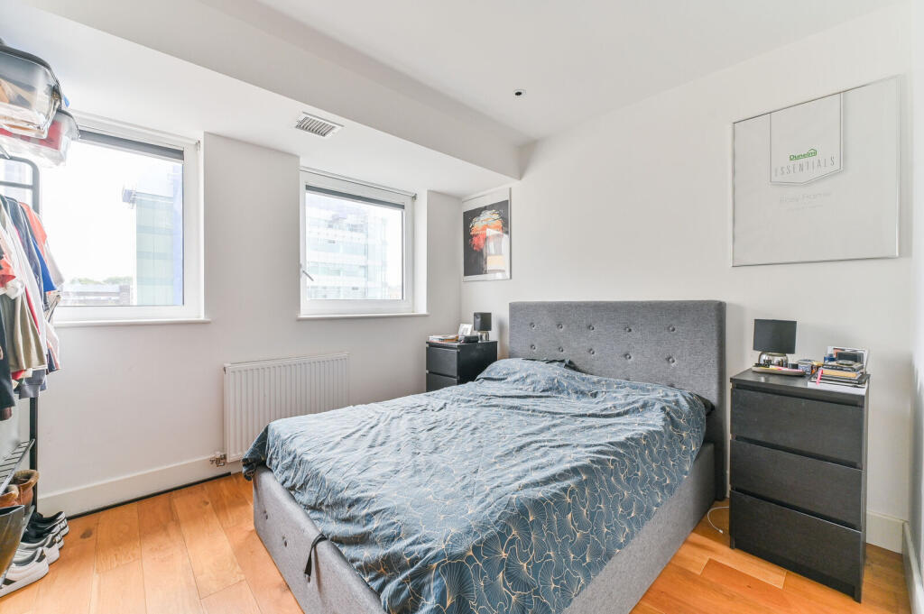 Apartment in Croydon - View 5