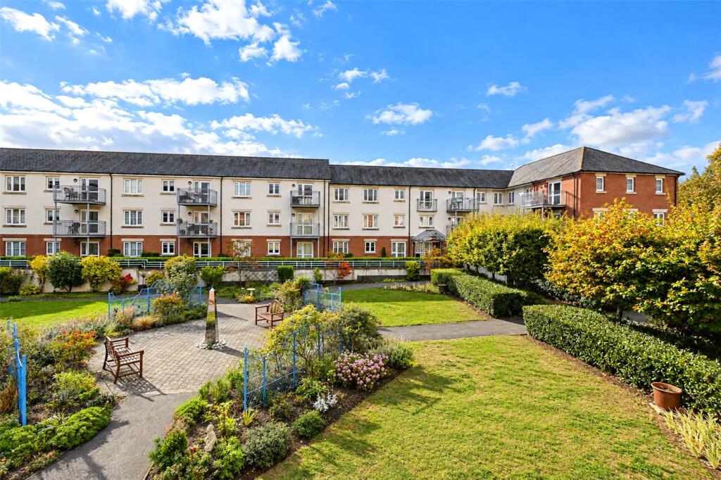 Apartment in Basingstoke and Deane, Kings Furlong - View 2