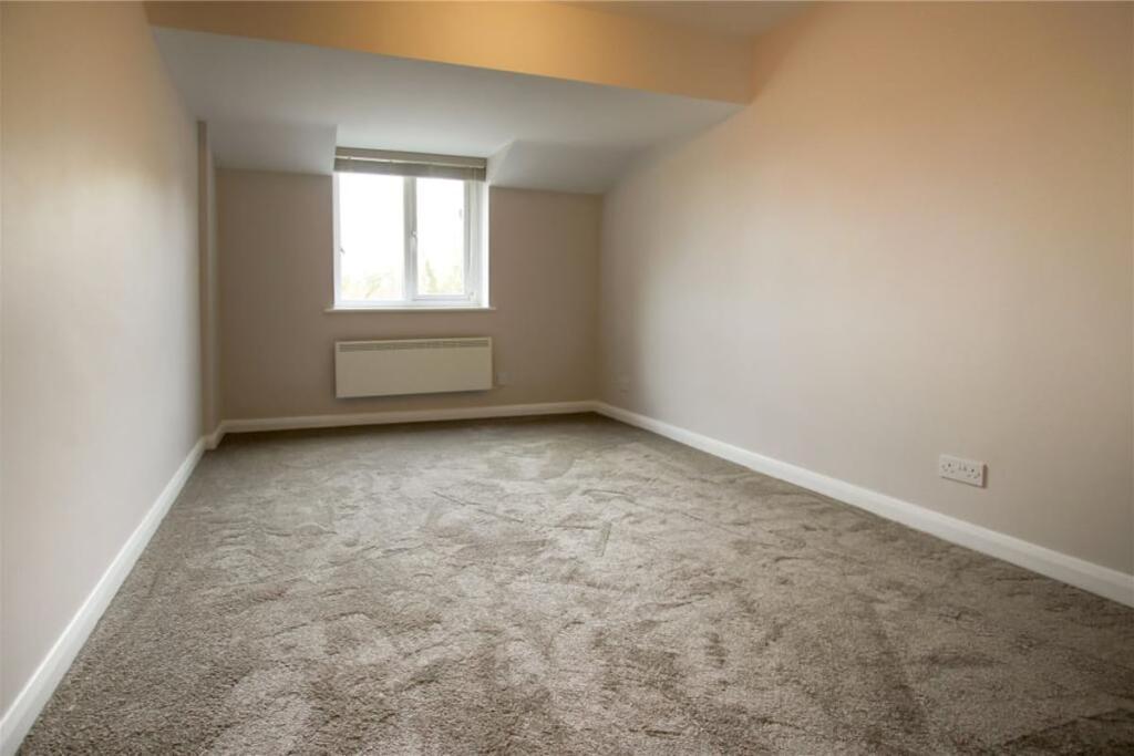 Apartment in Bracknell - View 3