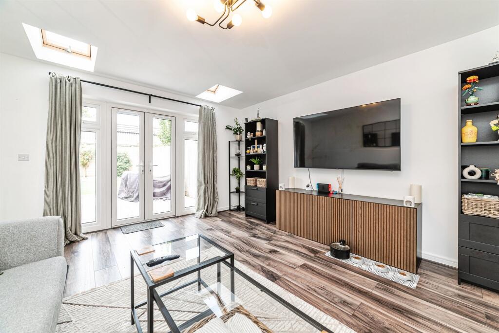House in Basingstoke and Deane, The Fairways, Kempshott Park - View 5