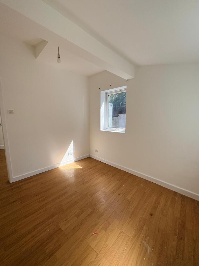 Apartment in Dudley - View 5