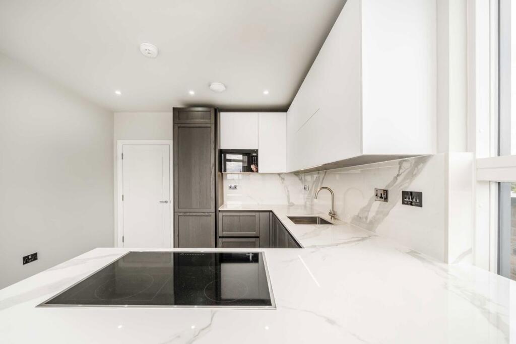 Apartment in Twickenham - View 3
