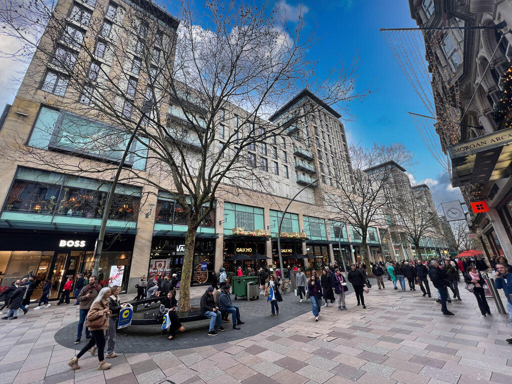 Main image of property: 112 The Hayes, Cardiff CF10 1BL