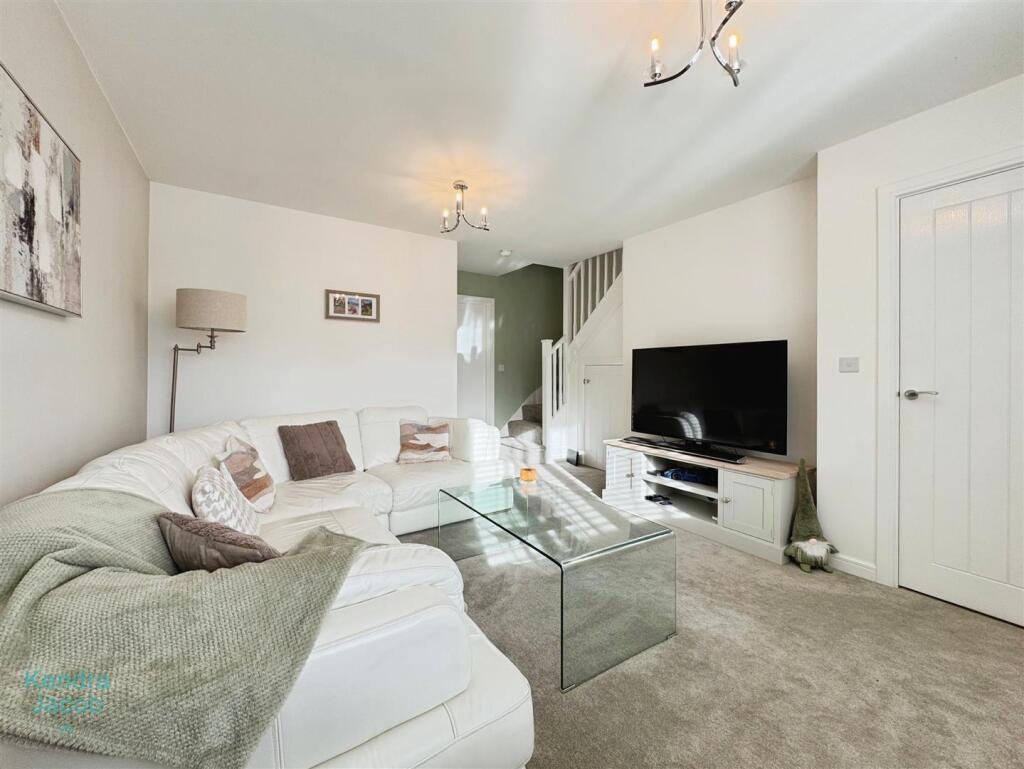 Pheasant Close, Gateford, Worksop photo 2