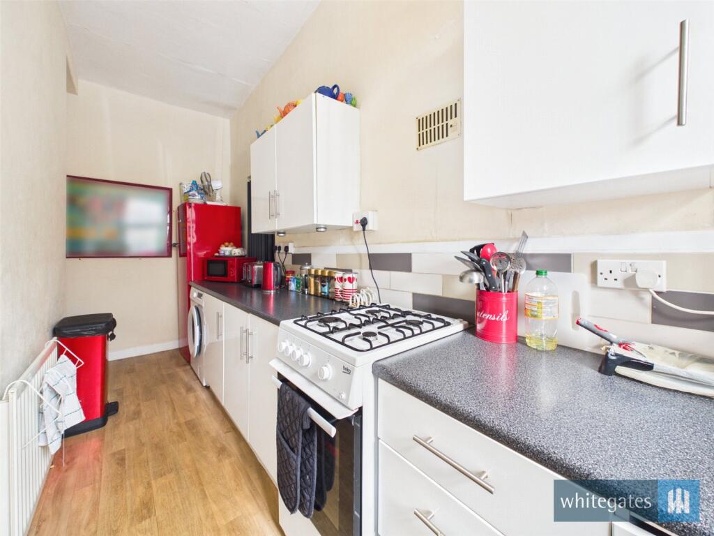 Halstead Place, Bradford, West Yorkshire, BD7 photo 5