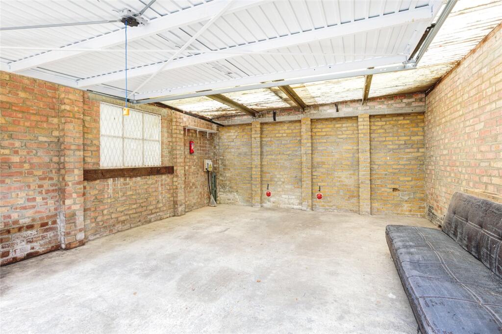 House in London - View 2
