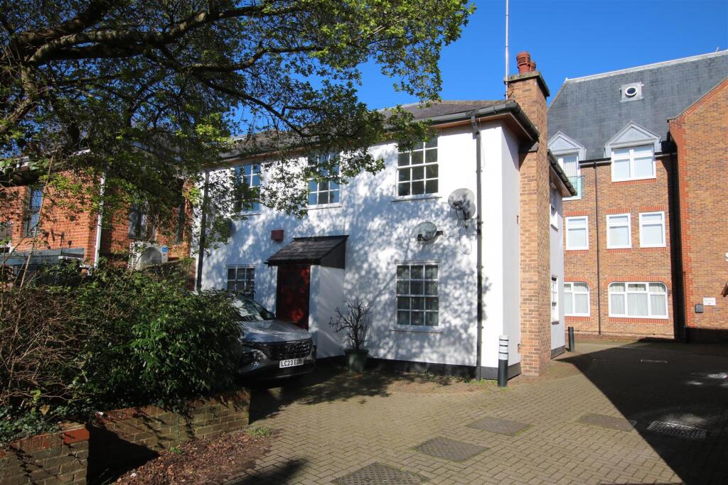 Main image of property: BRIDGE STREET, LEATHERHEAD, KT22