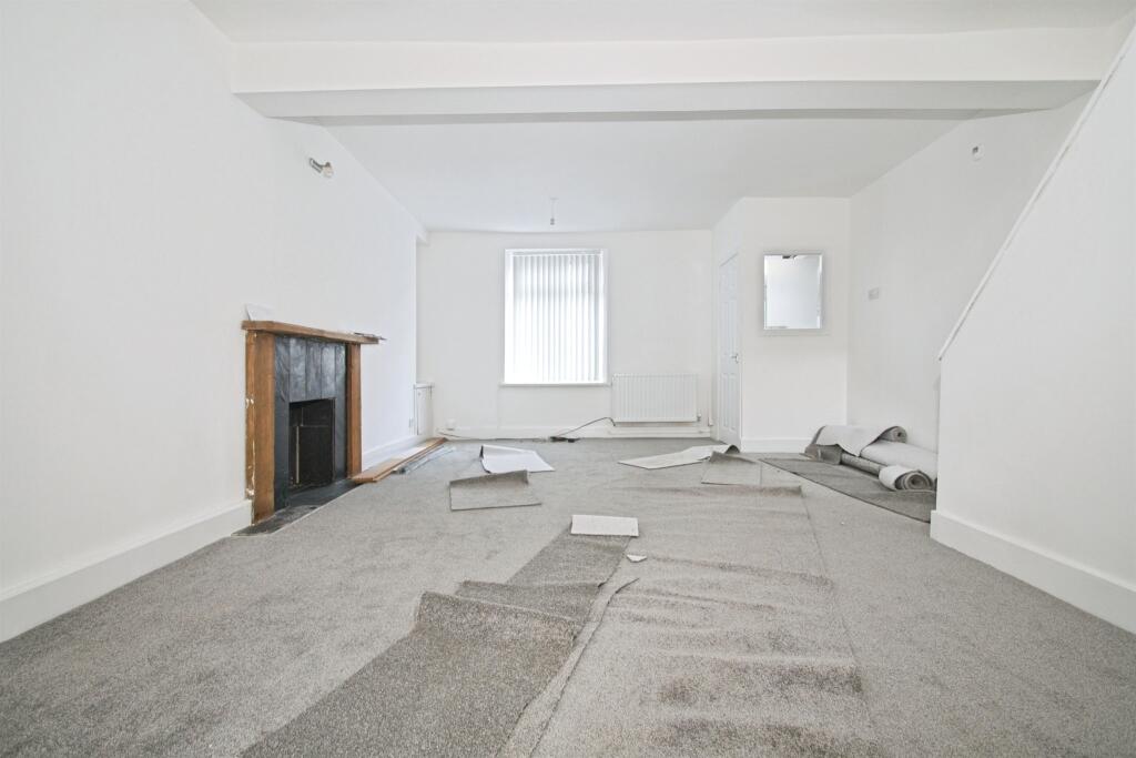 House in Cardiff, Cymmer - View 4